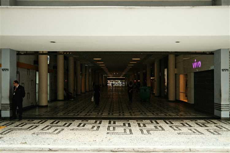 Плюсы и минусы инвестиций в торговые центры.